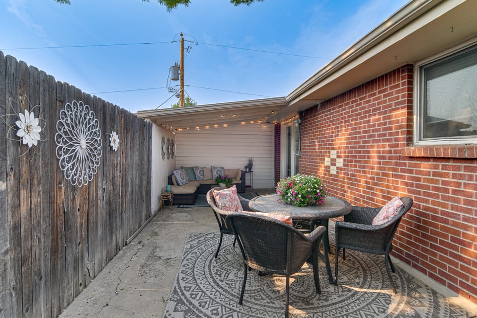 12 Mi to Red Rocks, Dtwn Denver! Townhome w/ Patio Apartment in Arvada