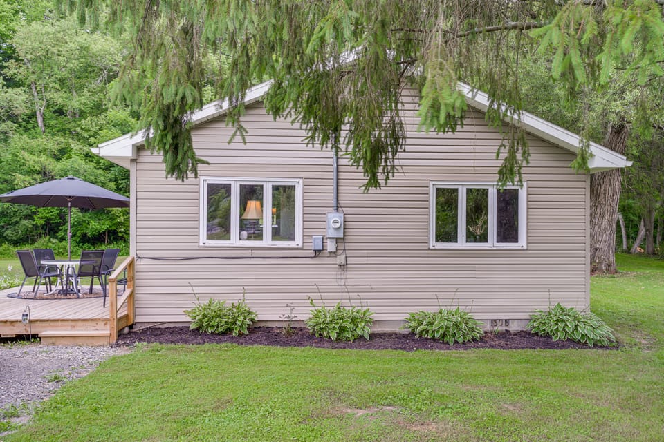 Creekside Retreat in Speedsville w/ Deck & Yard House in New York