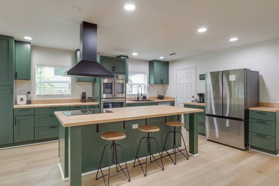 6 Mi to Dtwn! Jacksonville Gem w/ Outdoor Oasis House in Jacksonville
