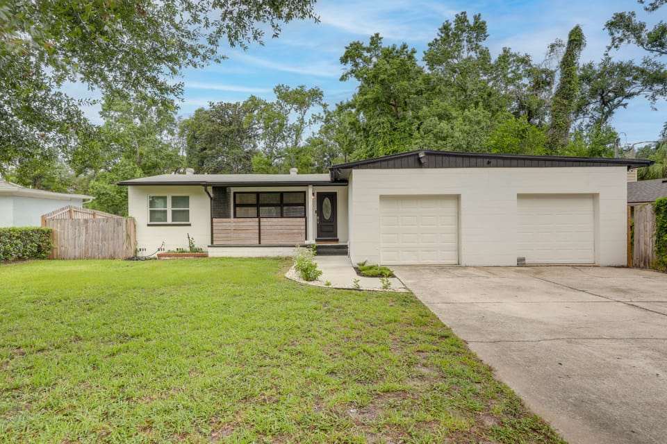 6 Mi to Dtwn! Jacksonville Gem w/ Outdoor Oasis House in Jacksonville
