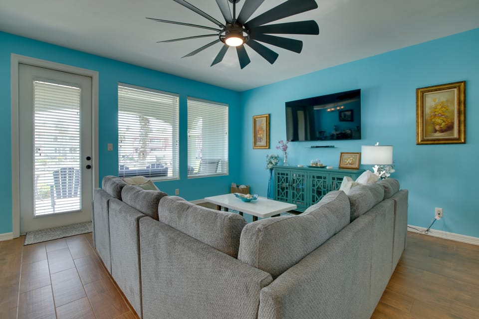 Waterfront Unit w/ Resort Perks in Laguna Vista! Apartment in Laguna Vista