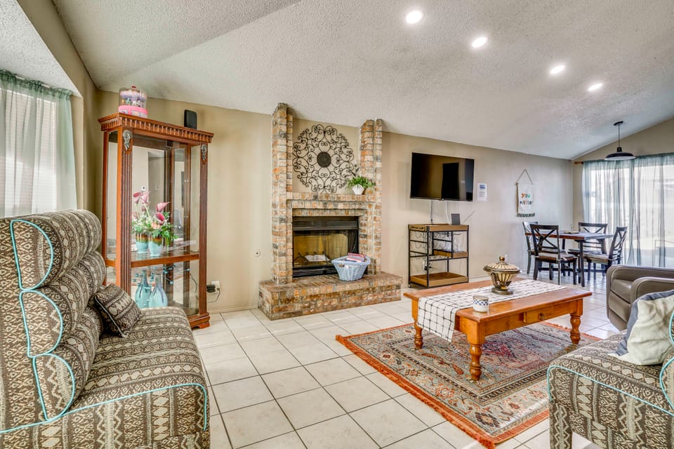Shop, Dine & Explore: El Paso Escape w/ Patio House in Ciudad Juarez