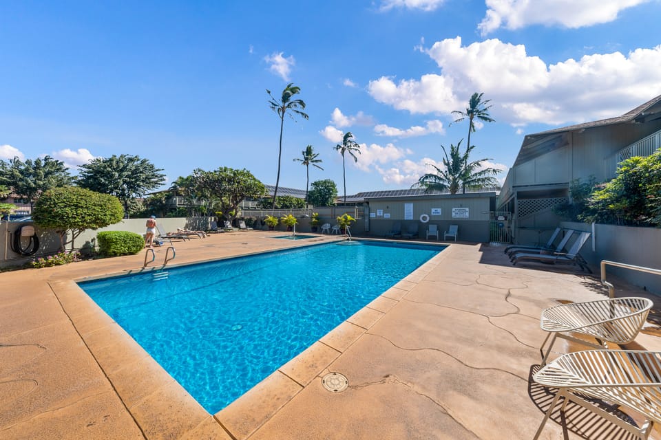 Walk to the Beach! Kihei Bay Surf Resort Studio Apartment in Kihei