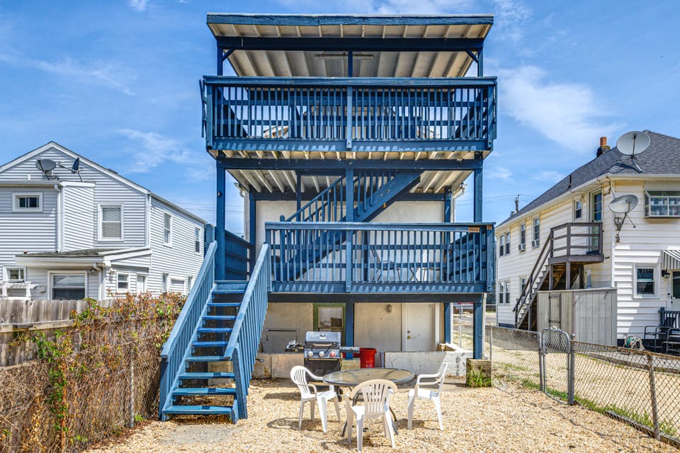 Walk to Beach & Boardwalk! Seaside Heights Apt House in Seaside Heights