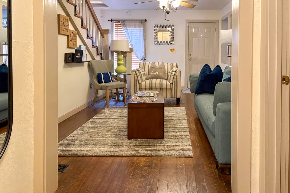 Charming 1870s Carriage House in Historic Downtown House in Savannah