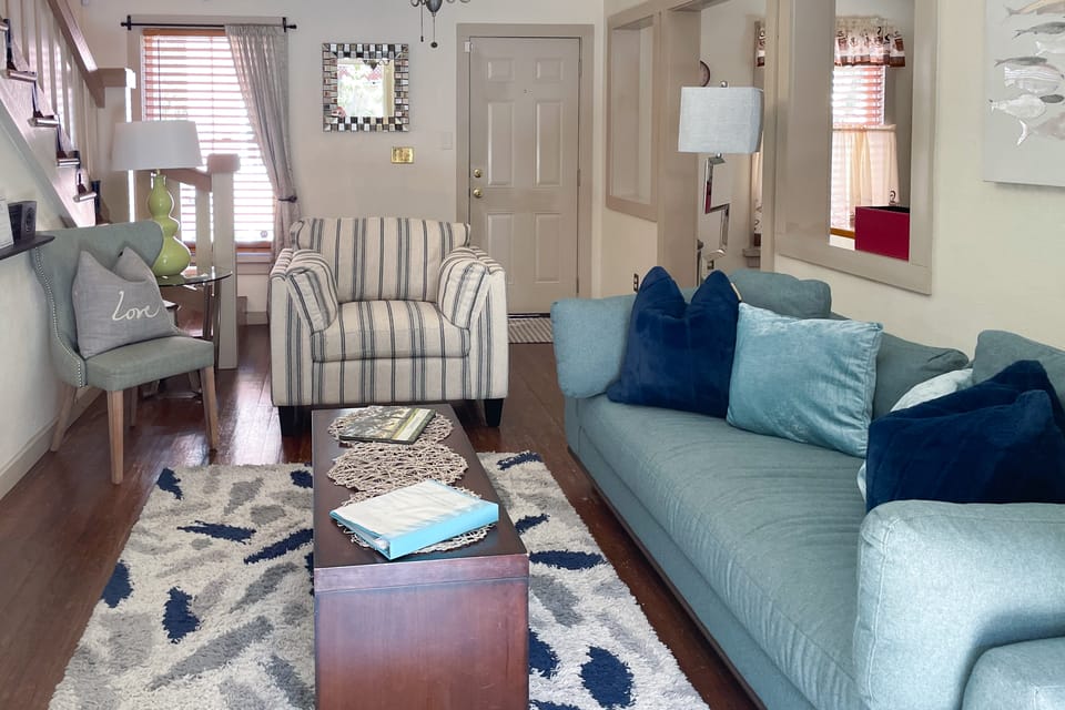 Charming 1870s Carriage House in Historic Downtown House in Savannah