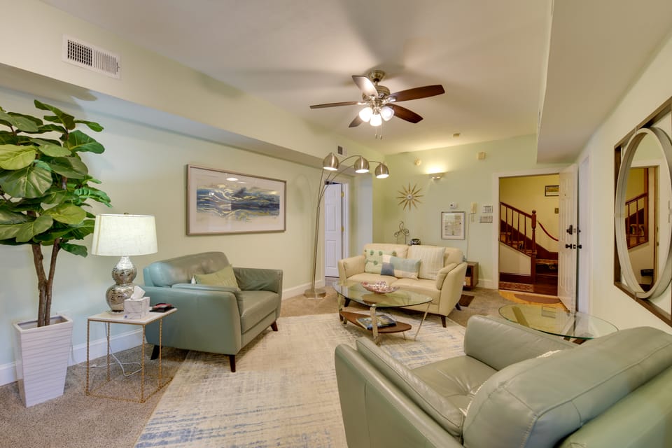 Jasmine Arbor - 2BR Apt in Coveted Historic Dtwn Apartment in Savannah
