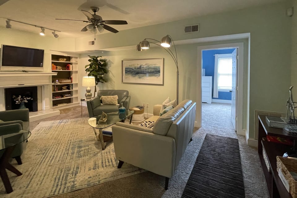 Jasmine Arbor - 2BR Apt in Coveted Historic Dtwn Apartment in Savannah