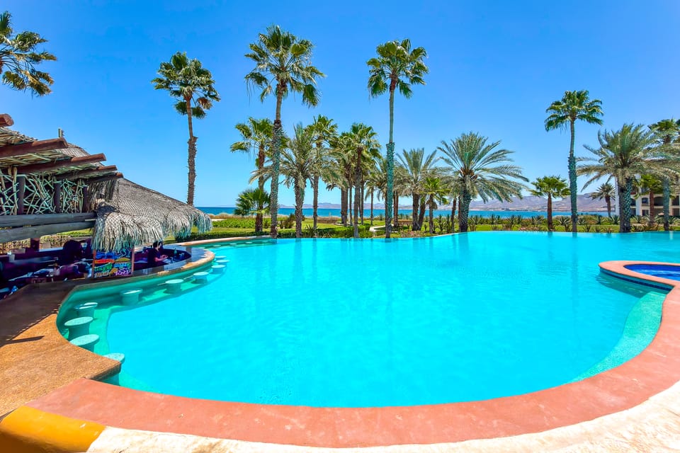 Paraiso del Mar Escape: Beach, Pools, Golf, Tennis House in La Paz