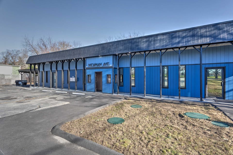 Walk to Pawtucket Country Club! Sleek Condo Apartment in Rhode Island