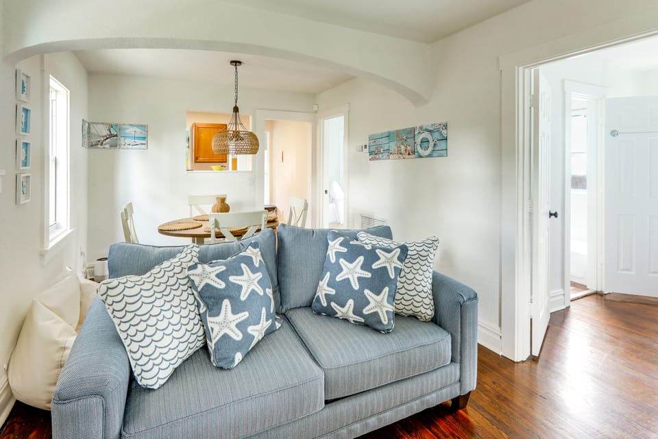 Walk to Lakeworth Dtwn! 5-Min Drive to Beach House in Lake Worth