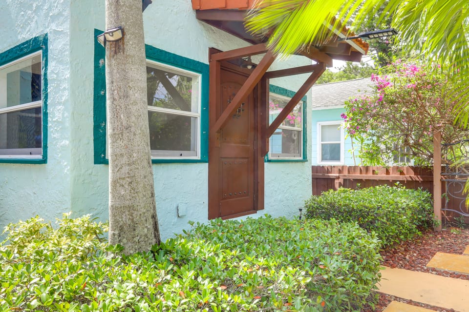 Walk to Lakeworth Dtwn! 5-Min Drive to Beach House in Lake Worth
