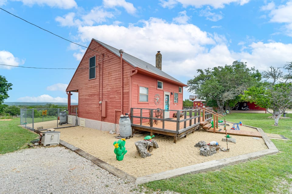Great for Families! Fredericksburg Home w/ Hot Tub House in Texas