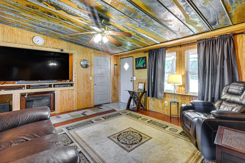 On Deer Point Lake! Home w/ Private Dock & Hot Tub House in Bay County