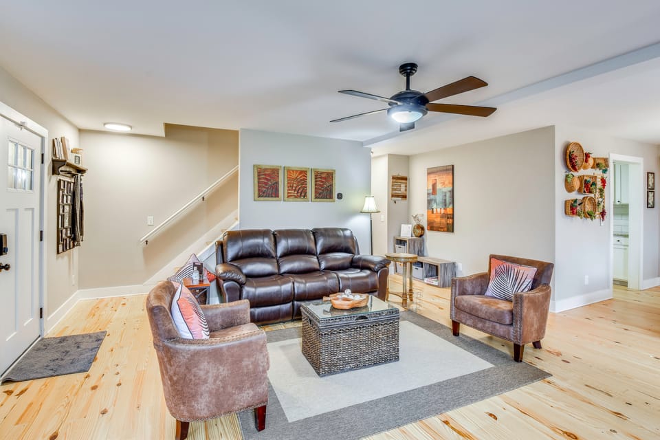 Near Helen, Waterfalls & Hiking! Quiet Mtn Retreat House in White County