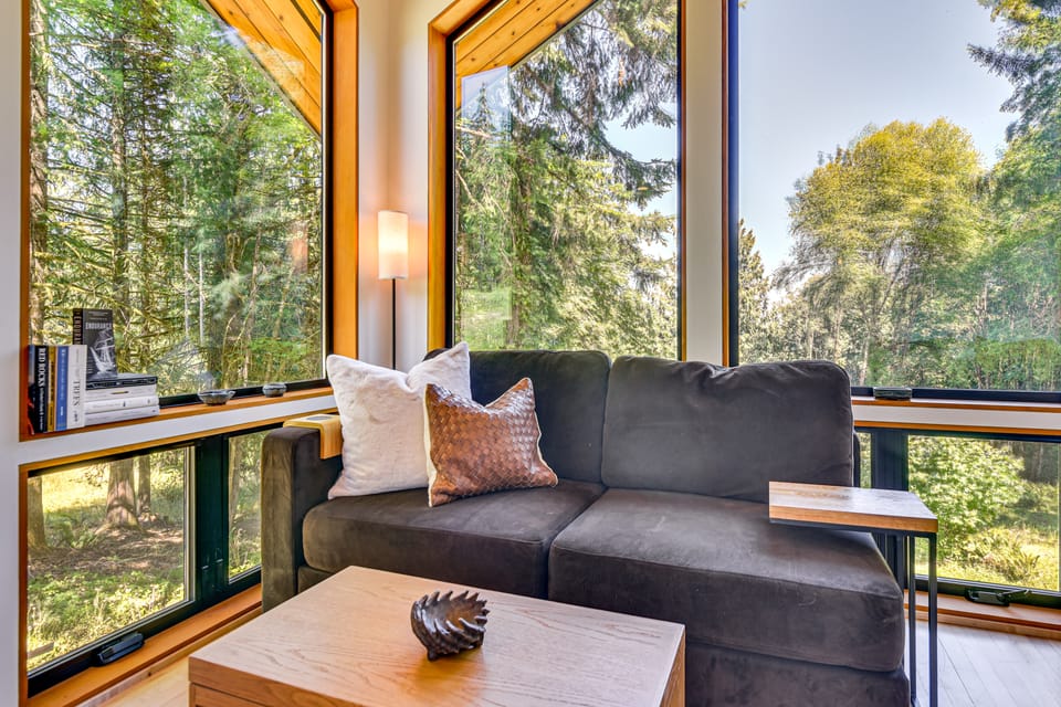 PNW Tiny Cabin Escape: 4 Mi to St Helens Apartment in Washington