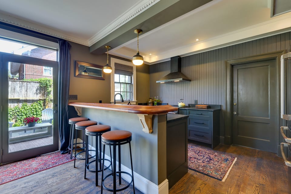 Walkable Area! Historic 2-Home Worcester Retreat House in Worcester