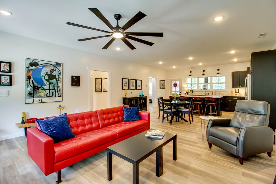 'The Romano Retreat' Modern Lake Guntersville Home House in Scottsboro