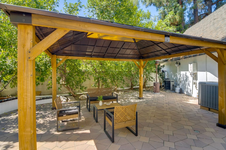 < 3 Mi to Westfield Topanga! Extended Stay in LA House in Tarzana