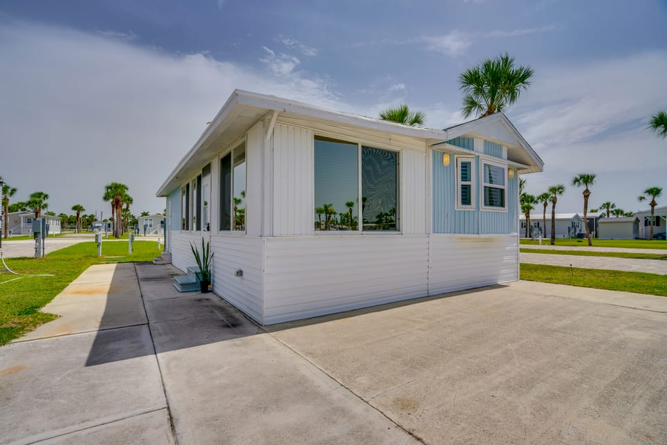5 Mi to Fort Myers Beach! Home w/ Resort Perks House in Iona