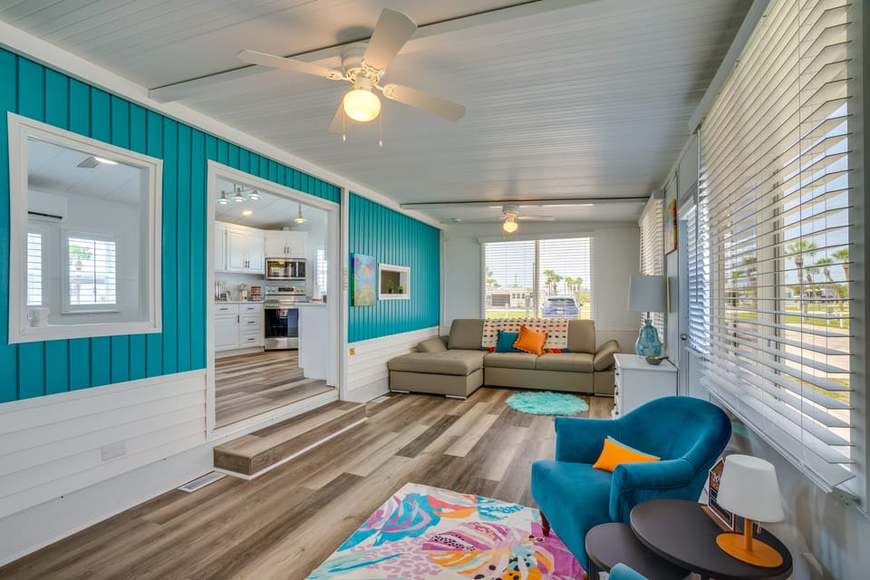 5 Mi to Fort Myers Beach! Home w/ Resort Perks House in Iona
