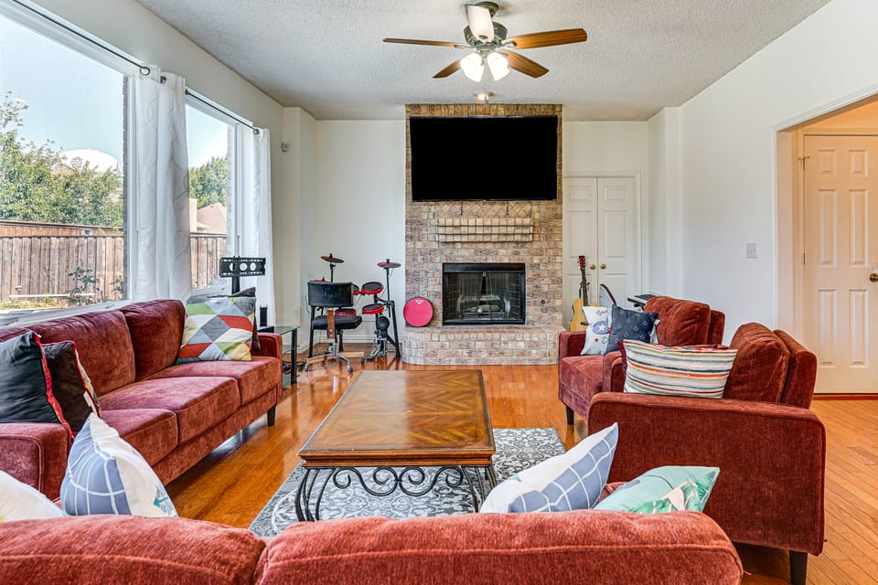 Arlington Home w/ Pool: Just Over 1 Mi to Stadium House in Arlington