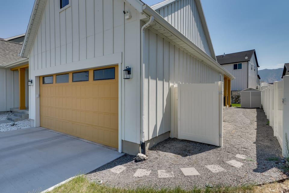 Quiet Tooele Retreat w/ Games + Fireplace Apartment in Tooele