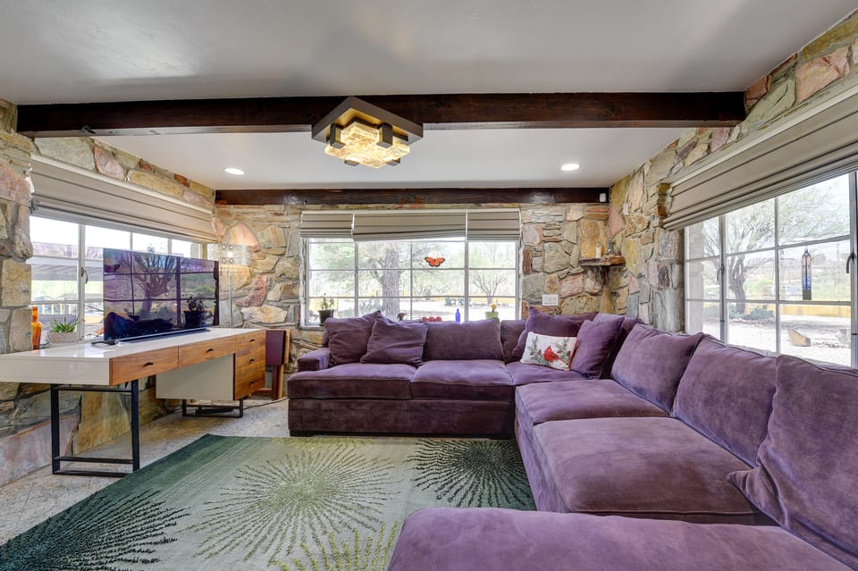 Experience Staying in Geodome, Pool, Hot Tub, BBQ House in Arizona