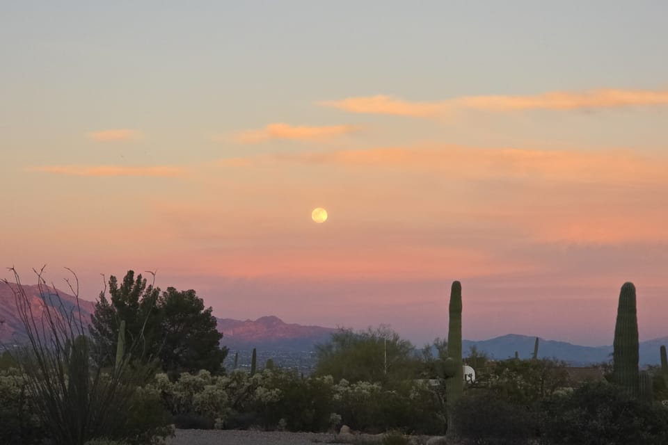 Experience Staying in Geodome, Pool, Hot Tub, BBQ House in Arizona