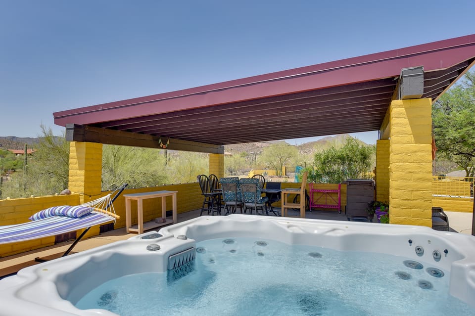 Experience Staying in Geodome, Pool, Hot Tub, BBQ House in Arizona