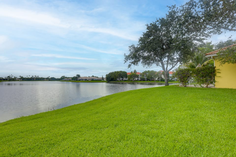 Trails & Resort Perks! Home in Royal Palm Beach House in West Palm Beach