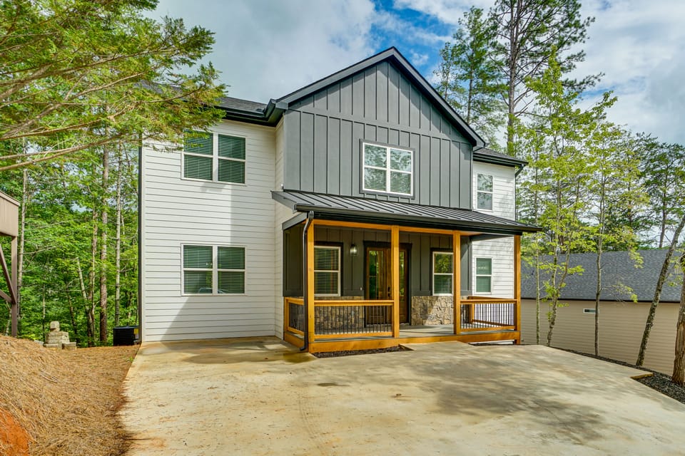 Luxe 4BR Cabin at Innsbruck Resort in Helen House in Helen