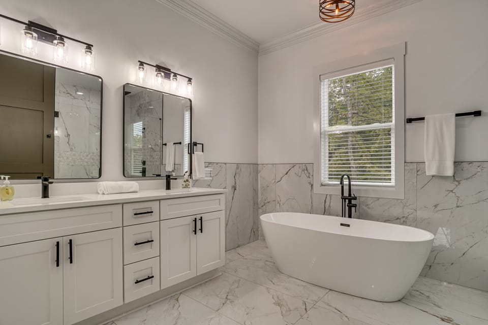 Luxe 4BR Cabin at Innsbruck Resort in Helen House in Helen