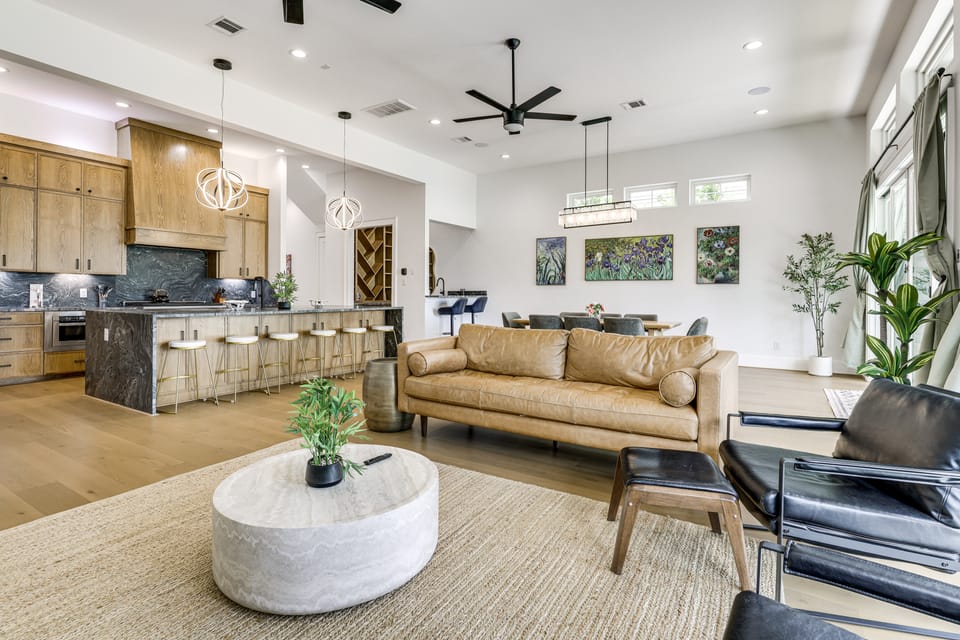 Waterfront Canyon Lake Getaway w/ Lakeshore Park House in Canyon Lake