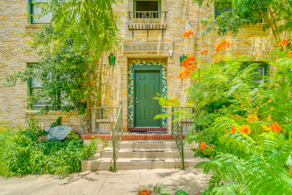 Walk to Local Eats & Bars! San Antonio Studio Apt Apartment in San Antonio