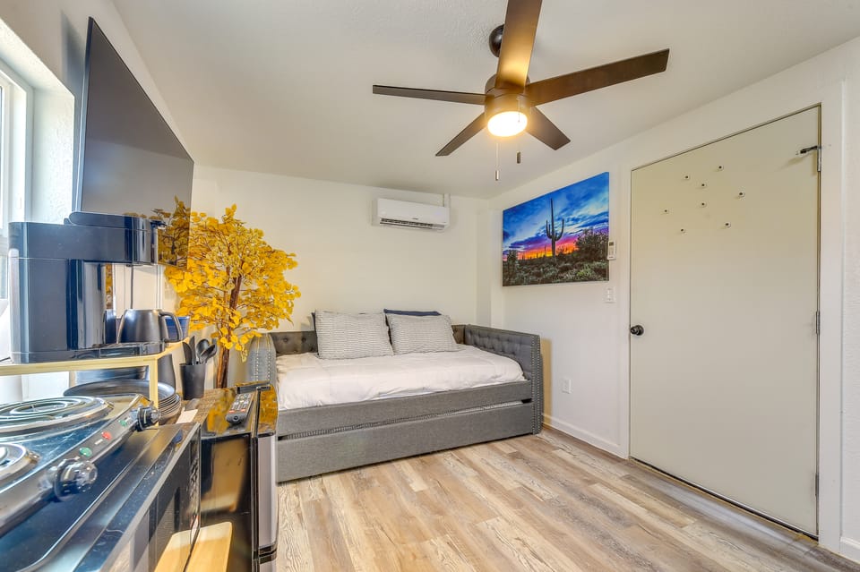 Desert Studio 5 Mi to Dtwn Tucson w/ Shared Yard Apartment in Tucson
