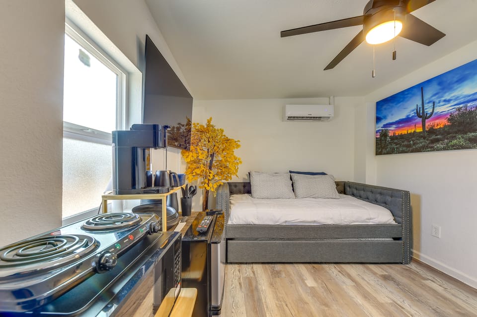 Desert Studio 5 Mi to Dtwn Tucson w/ Shared Yard Apartment in Tucson