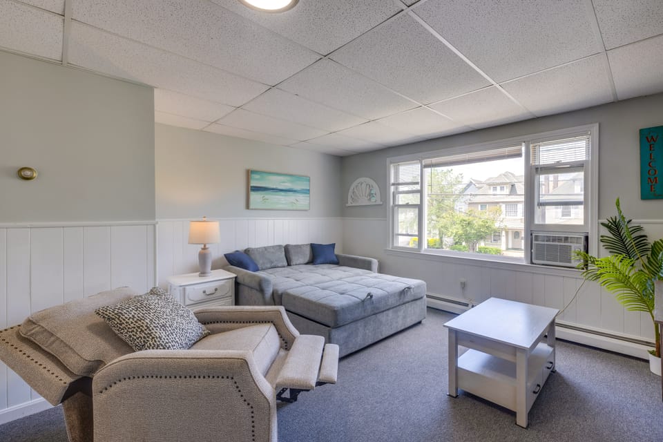 Walk to Beach, Boardwalk, Restaurants: Asbury Park Apartment in Ocean Grove