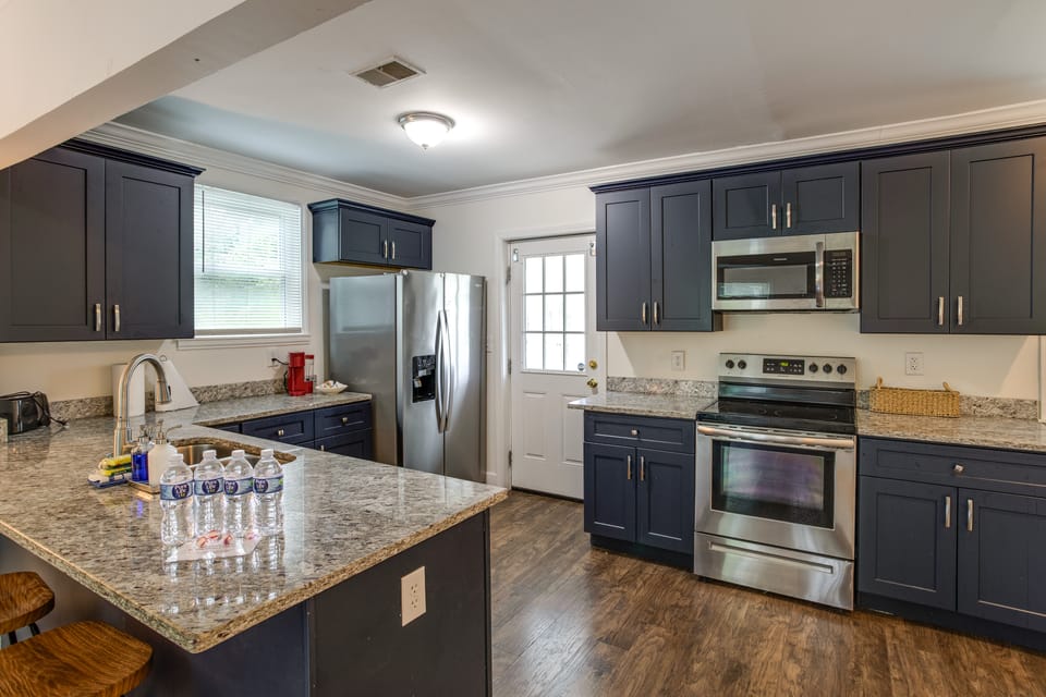 3 Mi to Dtwn Columbia! Charming Home w/ Yard House in Columbia