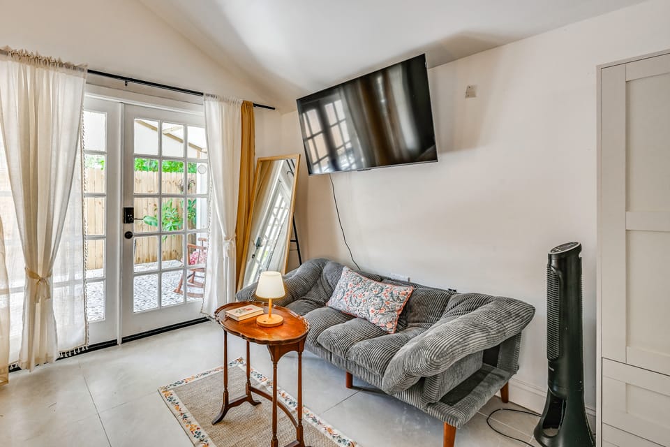 Grill & Porch! Extended Escape, 2 Mi to Ybor City Apartment in Tampa
