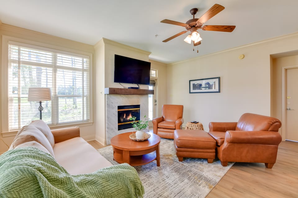 Pool Access + Golf View: 5BR Springfield Home House in Mississippi