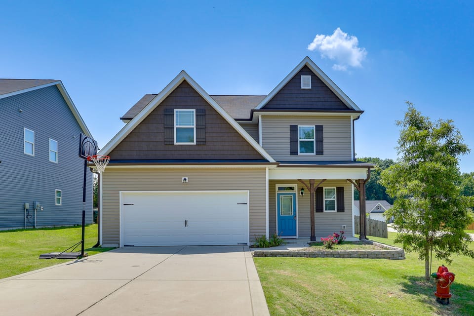 Fenced Yard! Monthly Stay, 4 Mi to Dtwn Clayton House in North Carolina