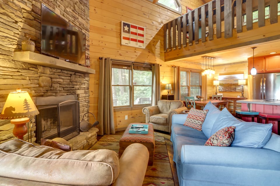Blue Ridge Bliss: Peaceful Retreat w/ Deck House in Georgia