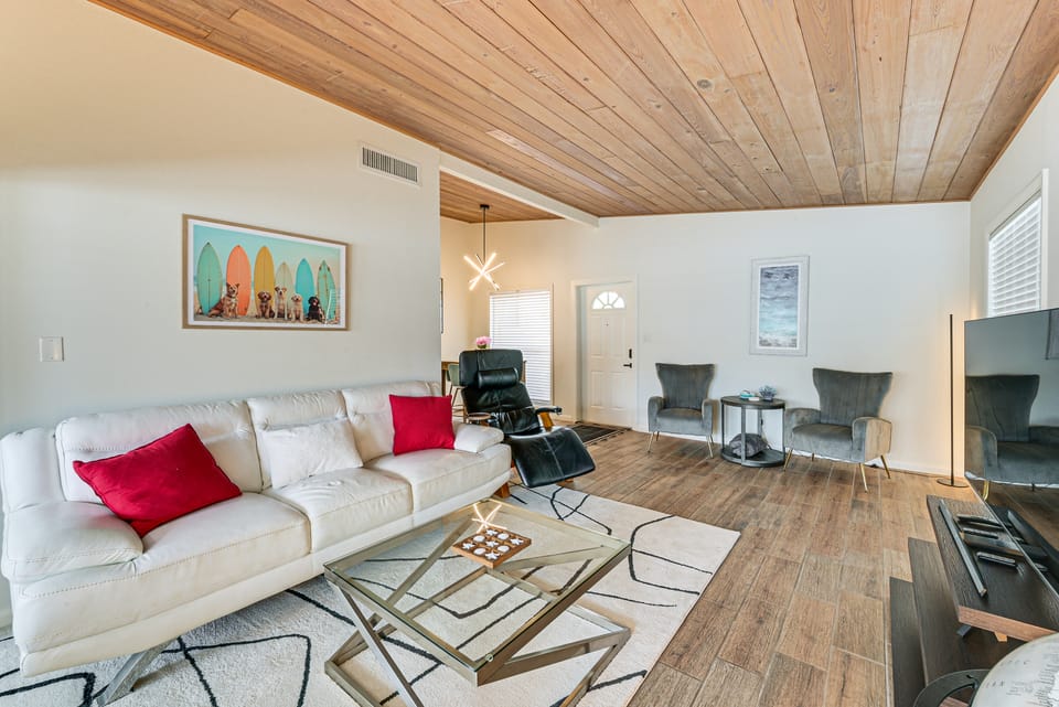 7 Mi to Sand! Getaway w/ Outdoor Space in Sarasota House in Sarasota