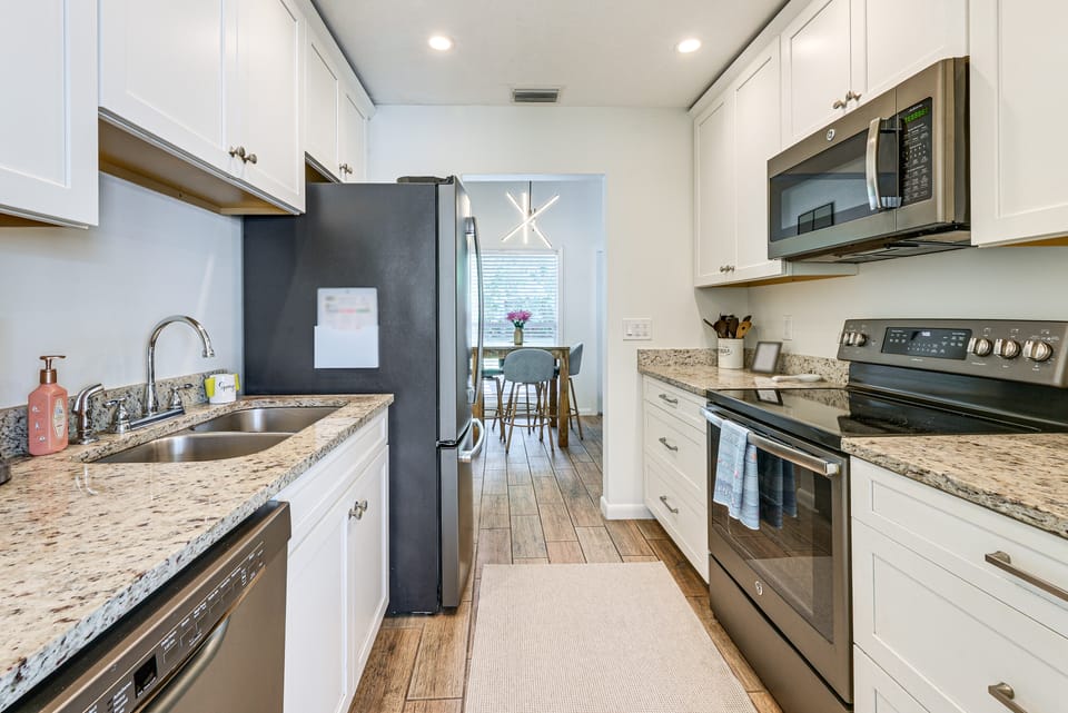 7 Mi to Sand! Getaway w/ Outdoor Space in Sarasota House in Sarasota