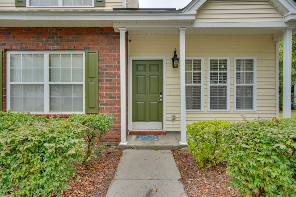 Charleston Townhome Near Credit One Stadium Apartment in Mount Pleasant