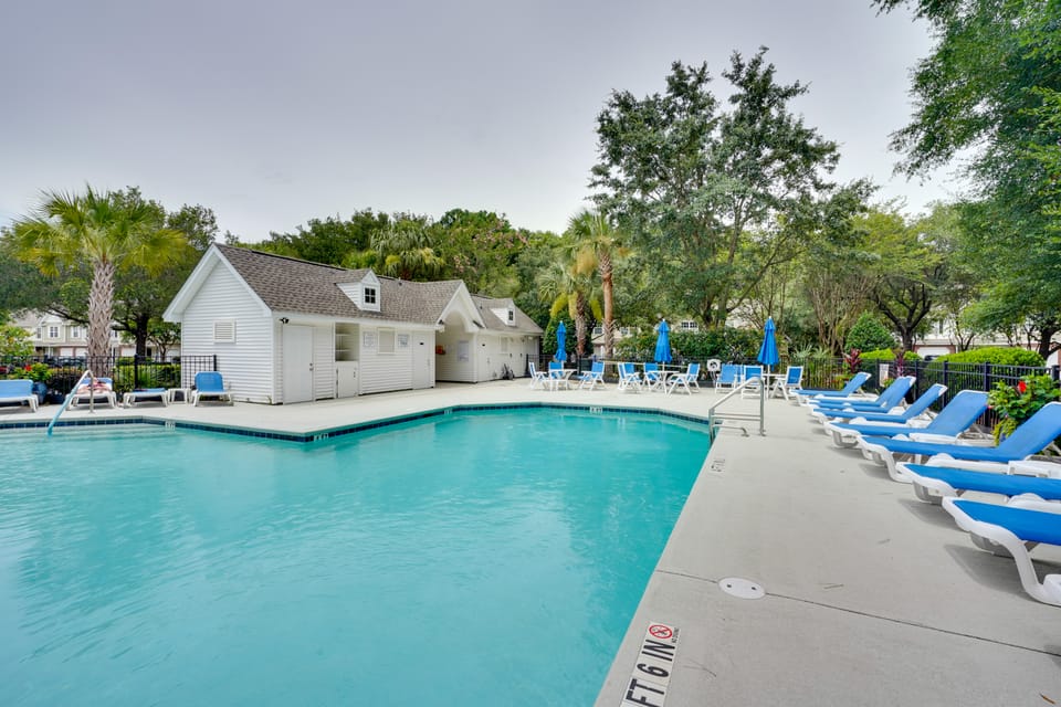 Charleston Townhome Near Credit One Stadium Apartment in Mount Pleasant