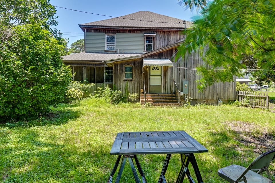Walk to Downtown Fairmont! Family Home w/ Yard House in South Carolina