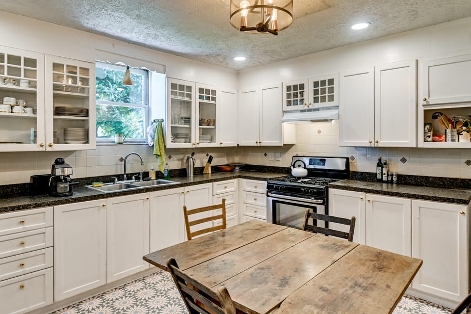 Walk to Downtown Fairmont! Family Home w/ Yard House in South Carolina