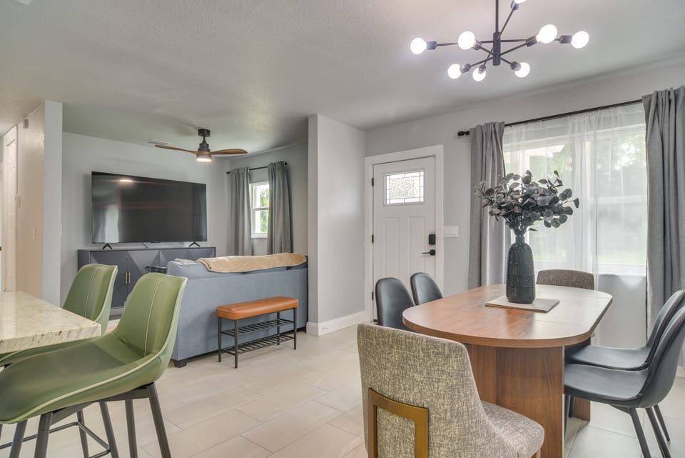 Sleek & Central! Safety Harbor Home Near Beaches House in Safety Harbor